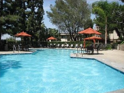 oakwood-toluca-hills-pool