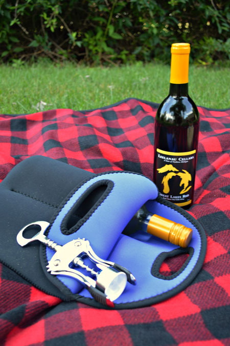 Perfectly Portable Picnic Neoprene Wine Tote ForRent.com