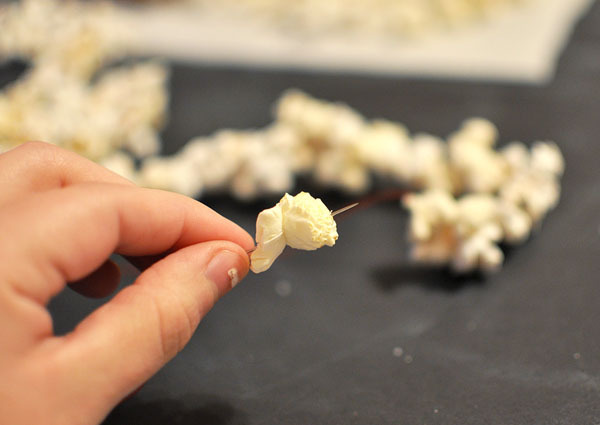 PopCorn Garland Needle