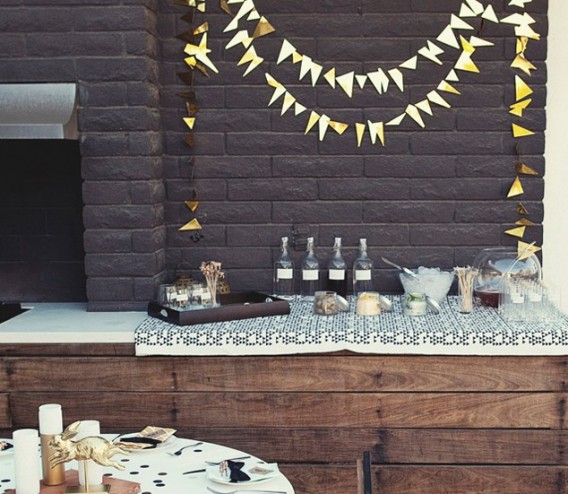 Fun geometric gold bunting. Would be nice for an Oscars party!