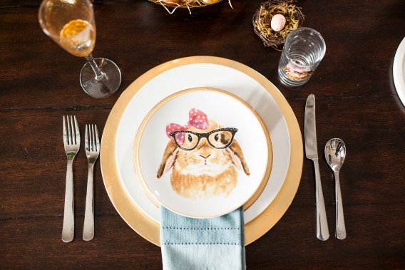 How adorable are these hipster bunny plates? Perfect for Easter, or for Spring. 