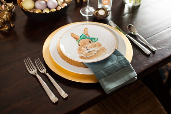 How adorable are these hipster bunny plates? Perfect for Easter, or for Spring. 