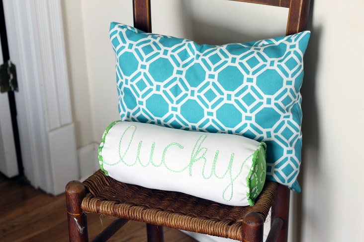 using graphic throw pillows in your home-002