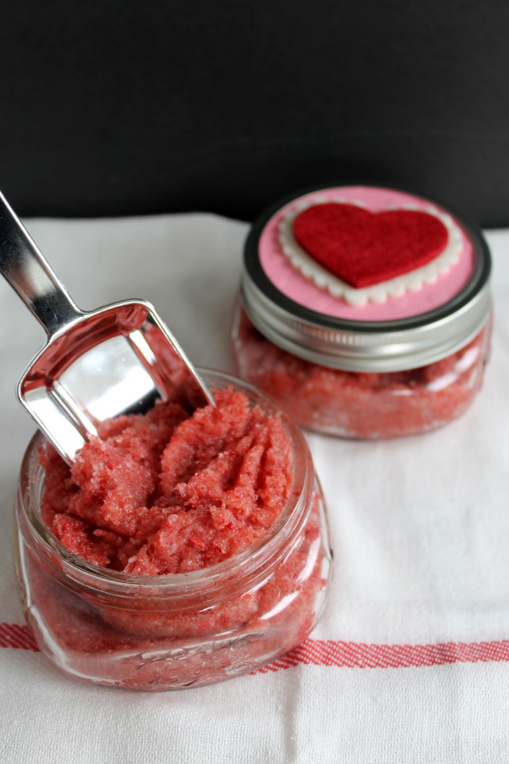 strawberry sugar scrub for valentine's day-008